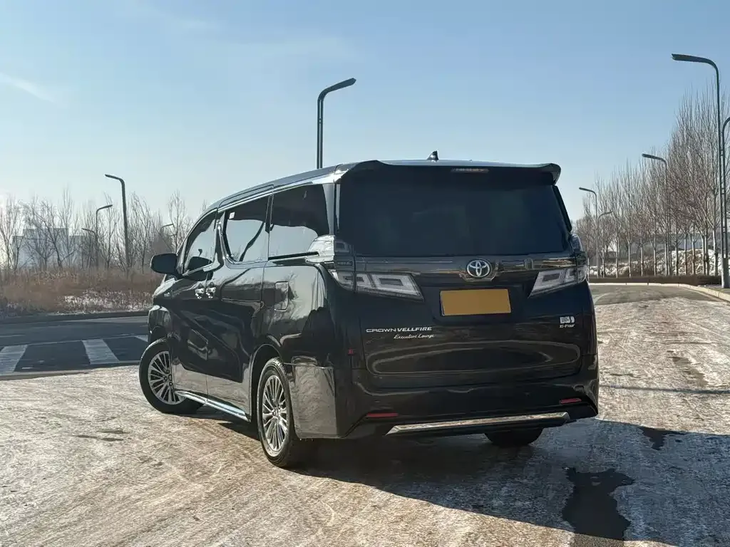 Toyota Vellfire — фото 6