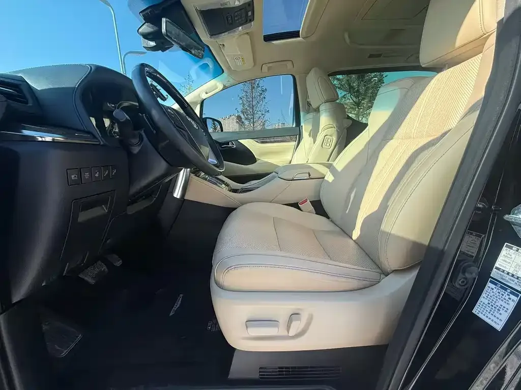 Toyota Vellfire — фото 4