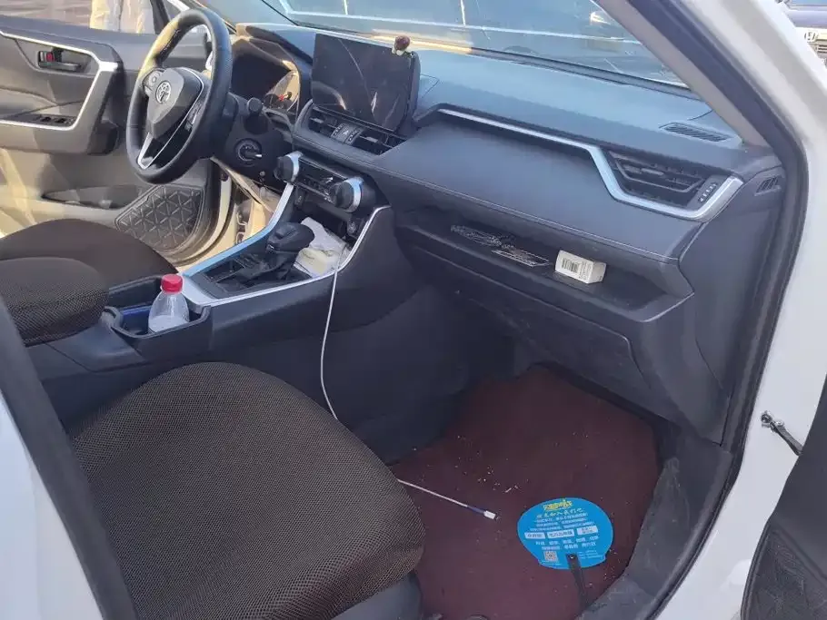 Toyota RAV4 — фото 9