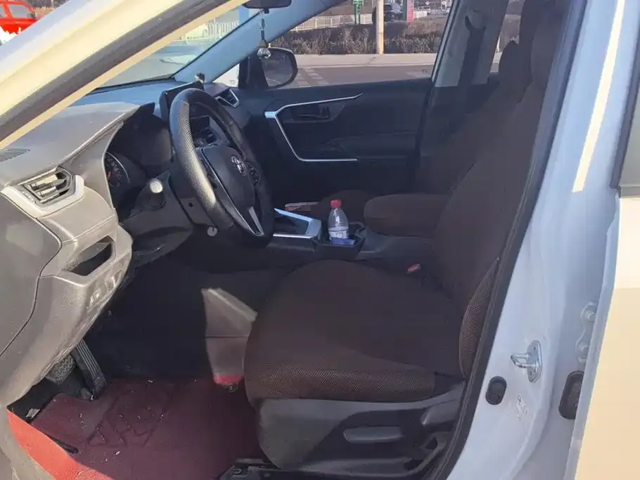 Toyota RAV4 — фото 6