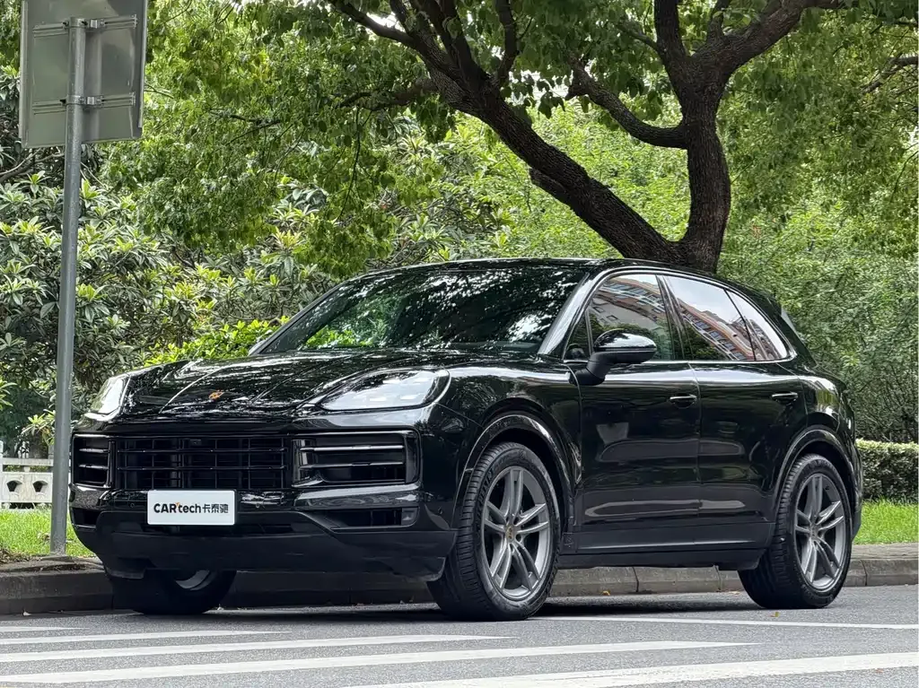 Porsche Cayenne — фото 1