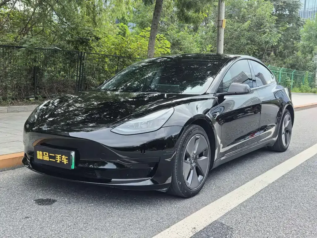 Tesla Model 3 — фото 1