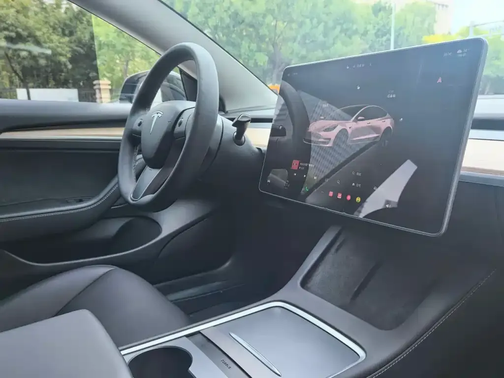 Tesla Model 3 — фото 4