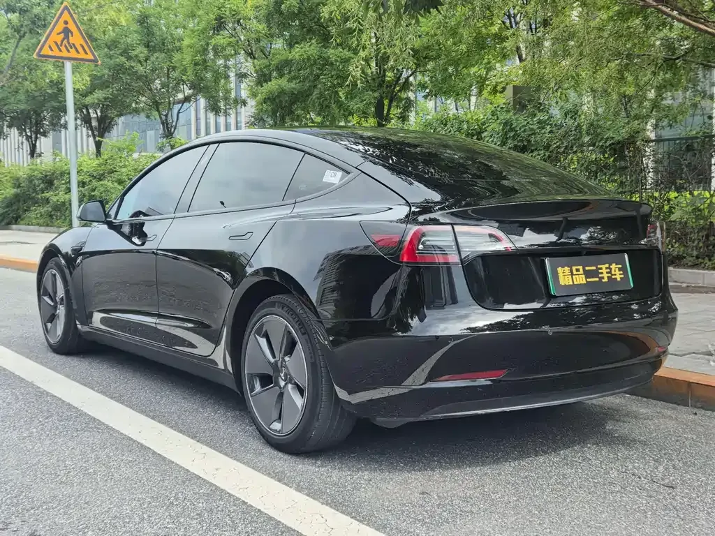 Tesla Model 3 — фото 7