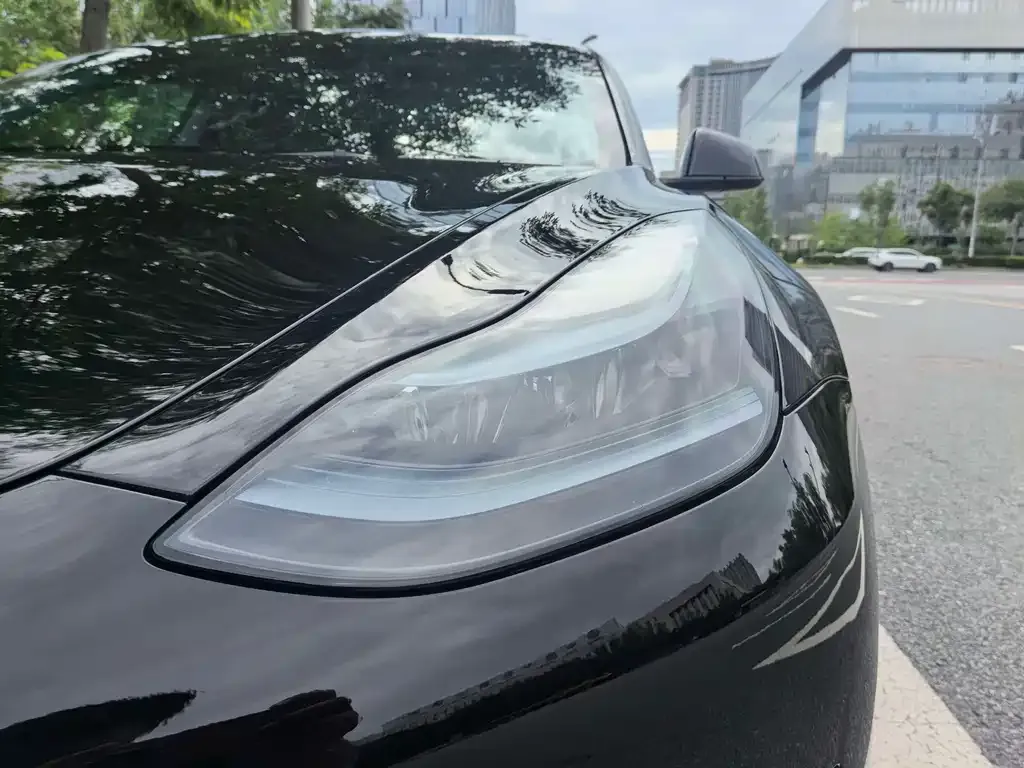 Tesla Model 3 — фото 9