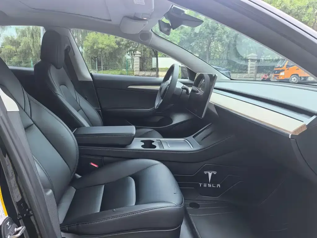 Tesla Model 3 — фото 10