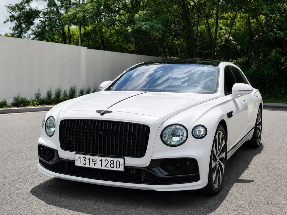 Bentley Flying Spur — фото 1