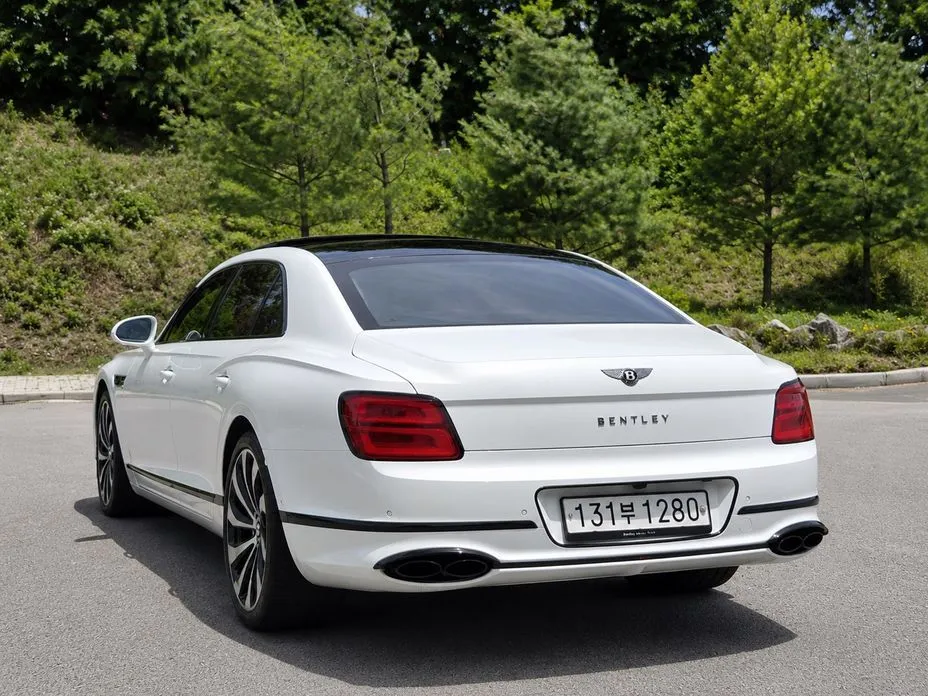 Bentley Flying Spur — фото 5