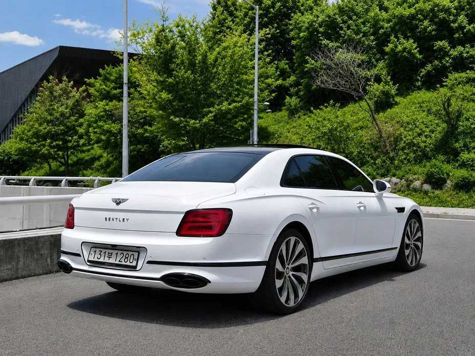 Bentley Flying Spur — фото 6