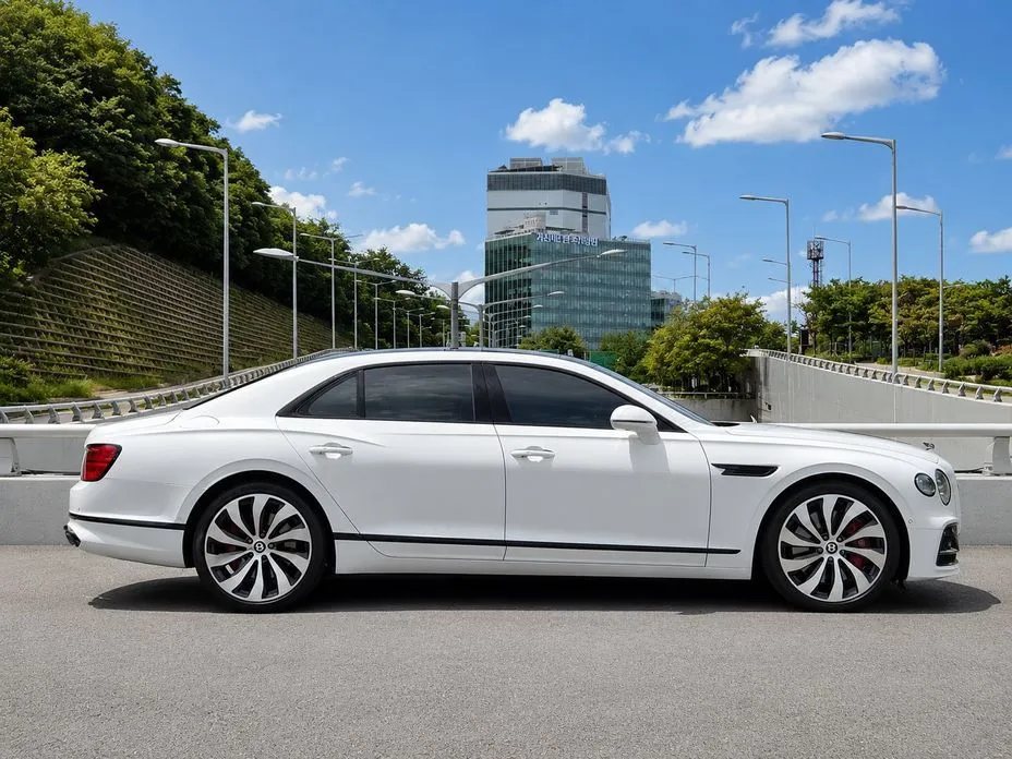 Bentley Flying Spur — фото 3