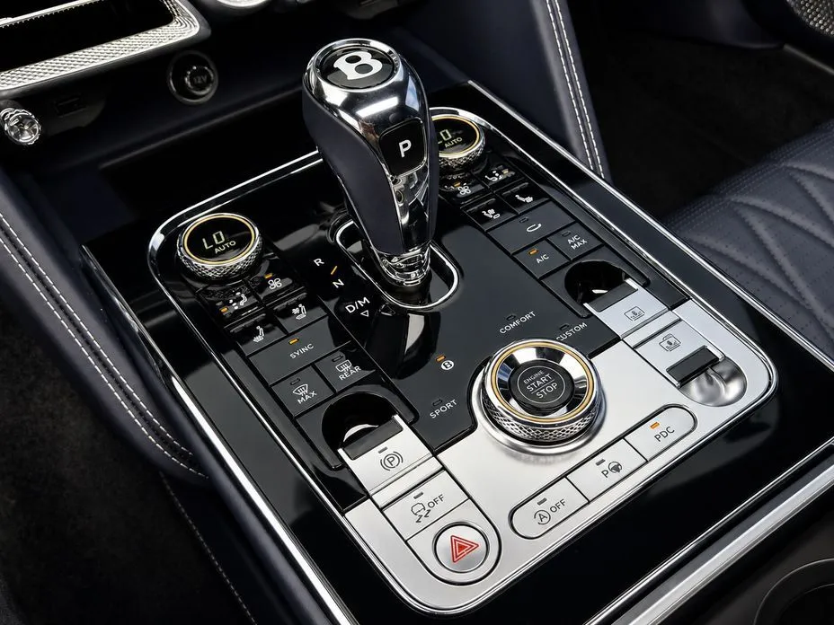 Bentley Flying Spur — фото 8