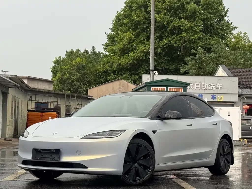 Tesla Model 3 — фото 1