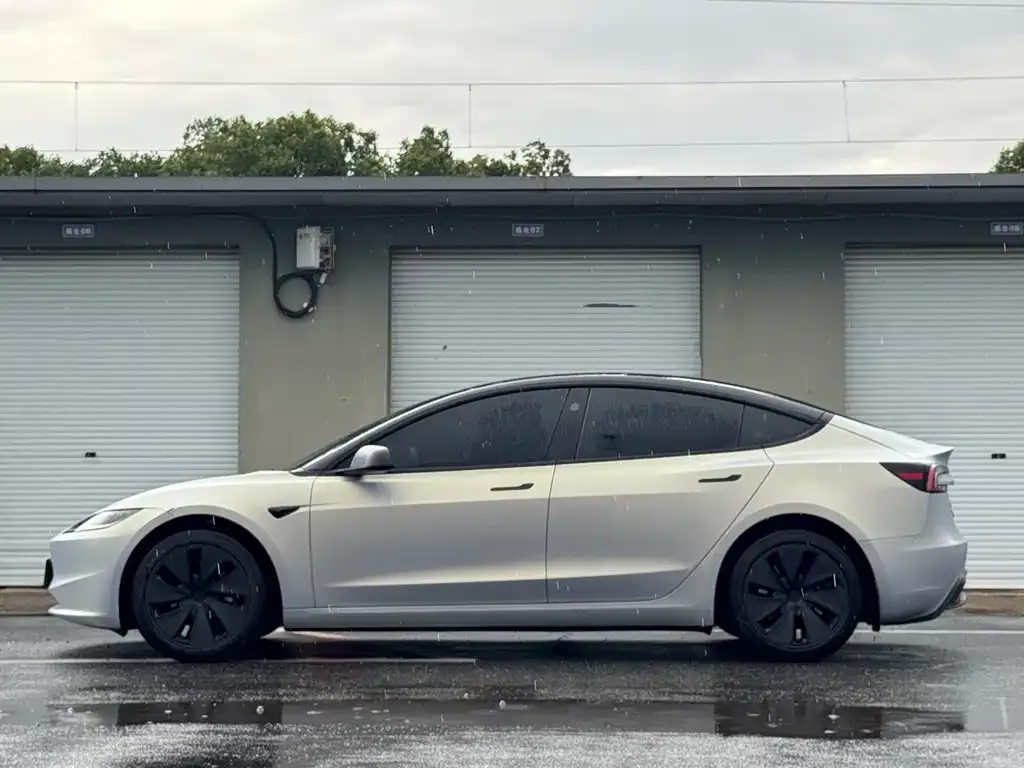 Tesla Model 3 — фото 8