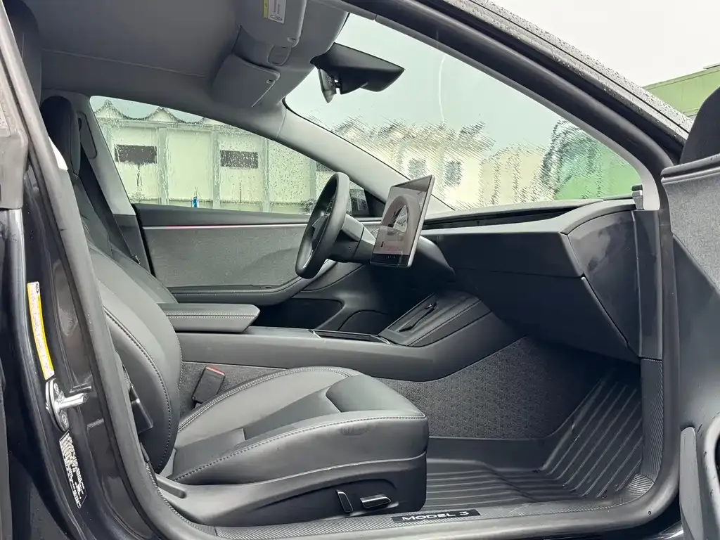 Tesla Model 3 — фото 10