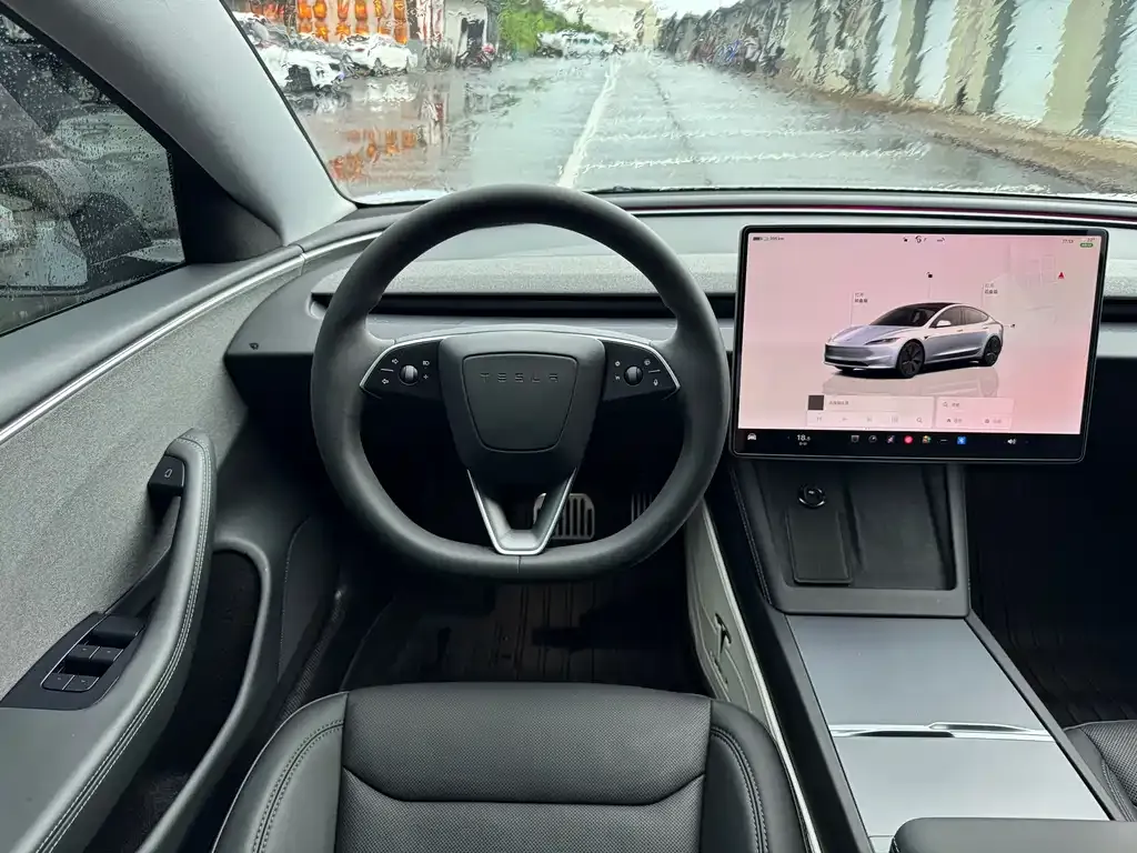 Tesla Model 3 — фото 3