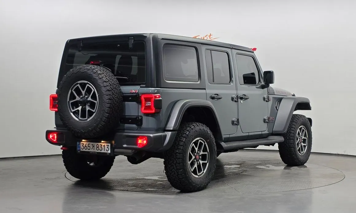 Jeep Wrangler — фото 9