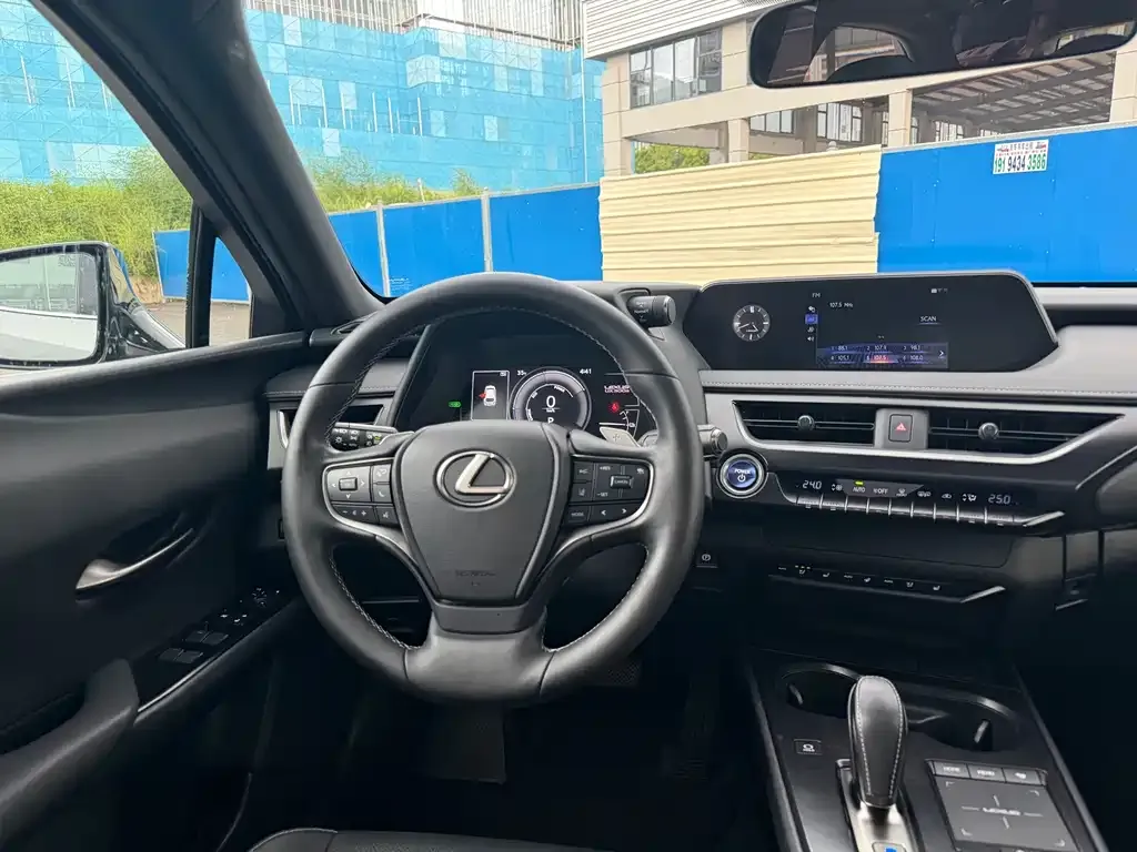 Lexus UX New Energy — фото 10