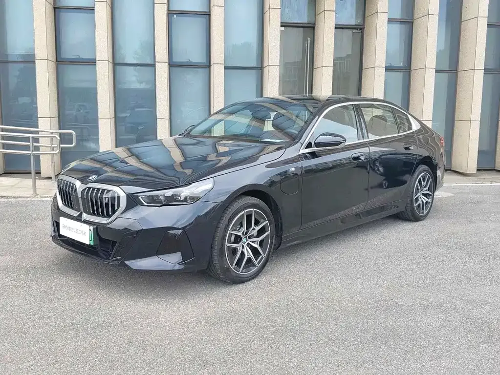 BMW i5 — фото 1