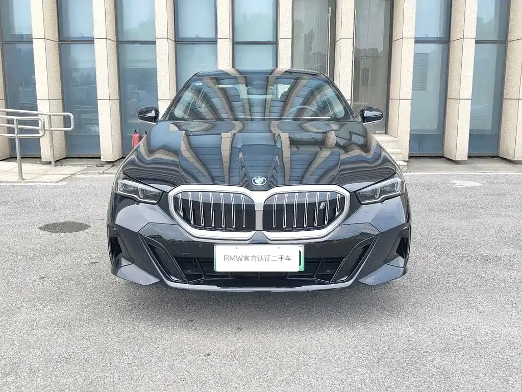 BMW i5 — фото 8