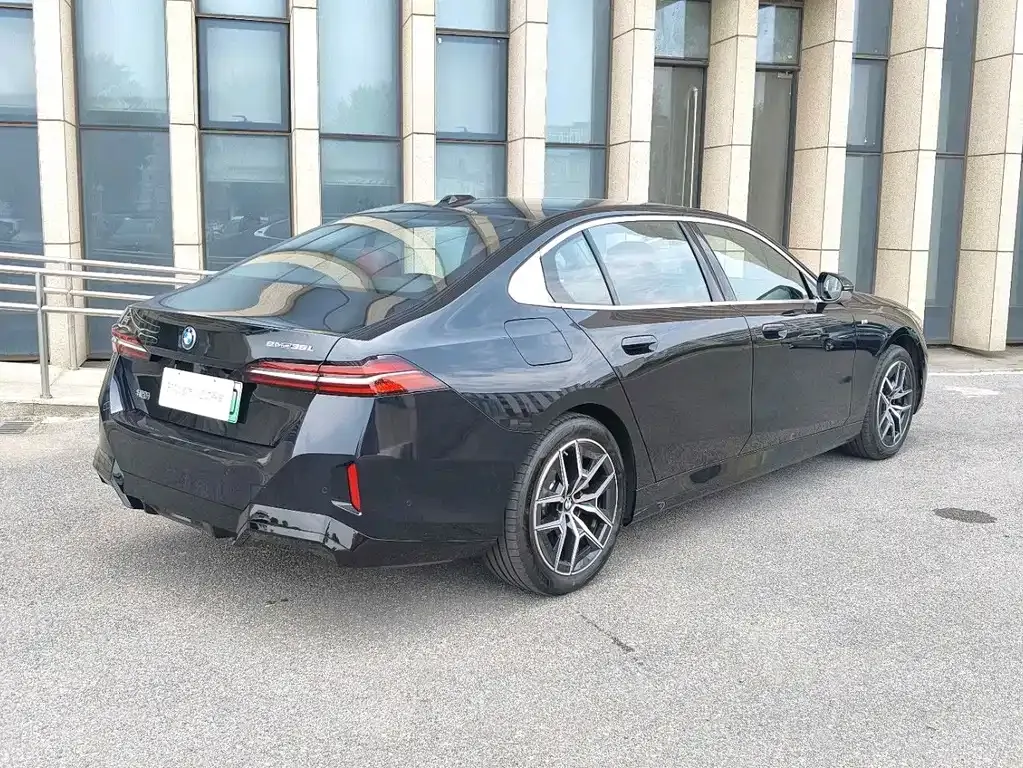 BMW i5 — фото 10