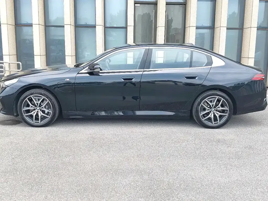BMW i5 — фото 9