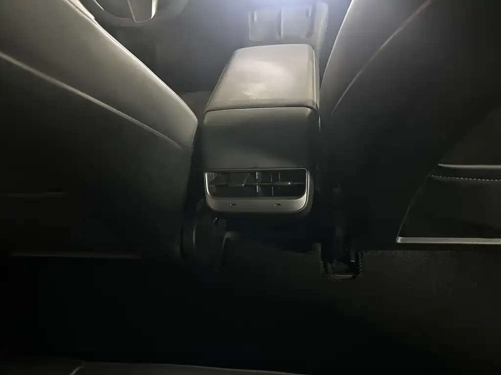 Tesla Model 3 — фото 3