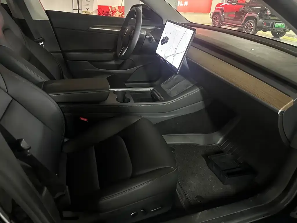 Tesla Model 3 — фото 9