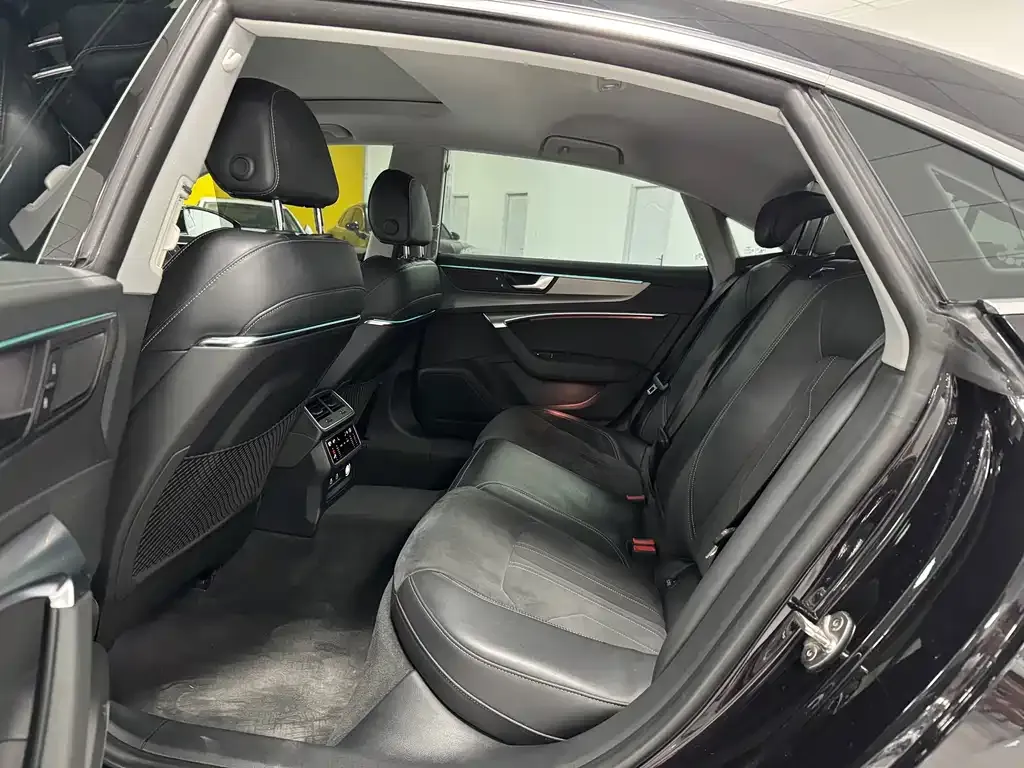 Audi A7L 2024 из CN, фото 5
