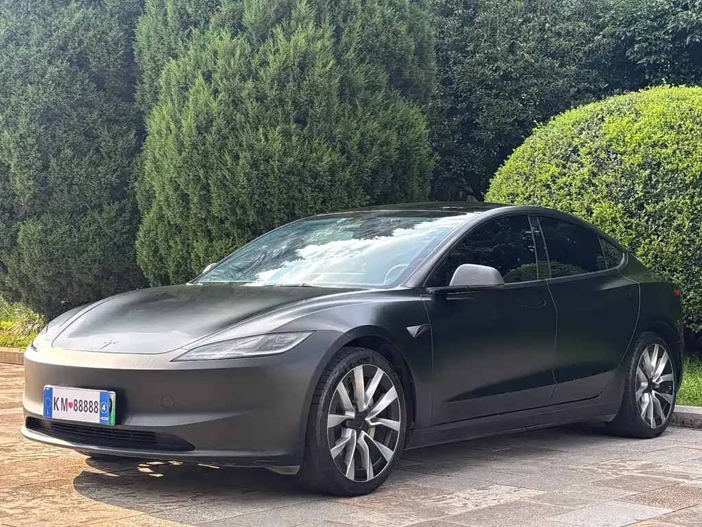 Tesla Model 3 — фото 1
