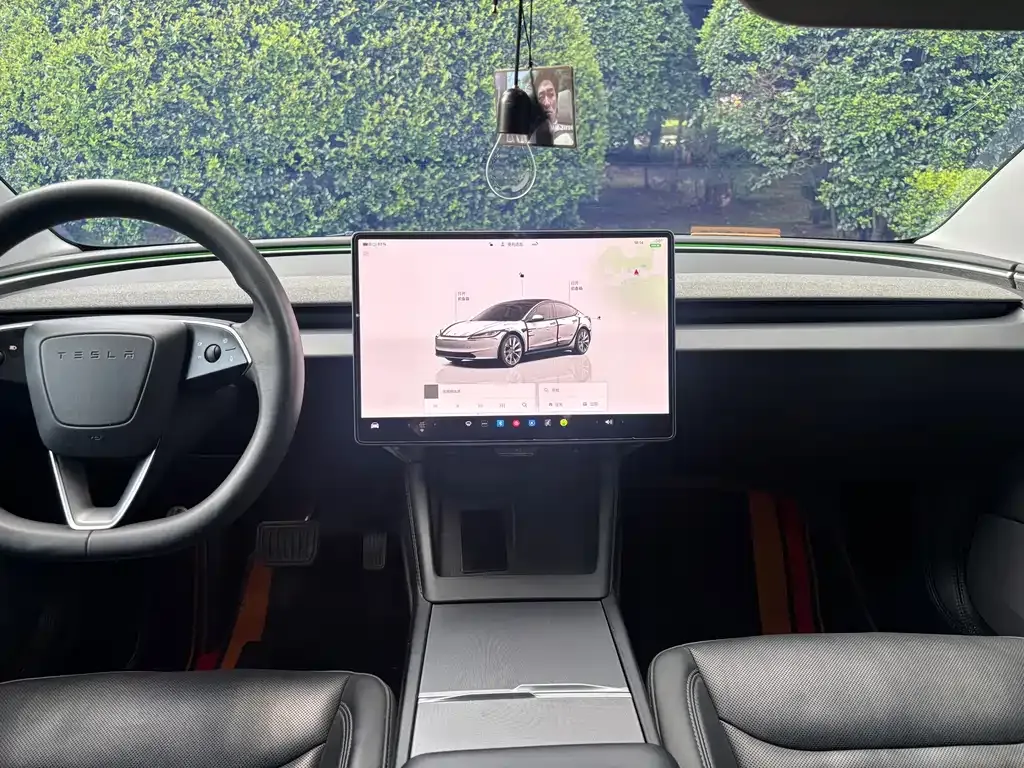Tesla Model 3 — фото 2