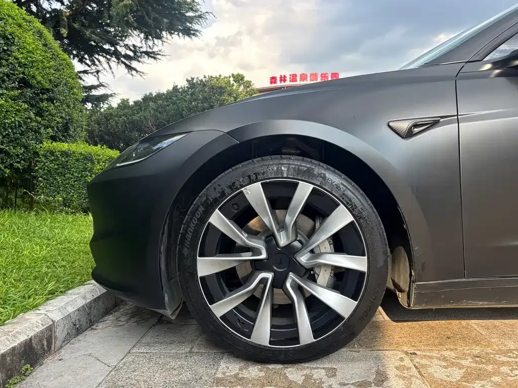 Tesla Model 3 — фото 10