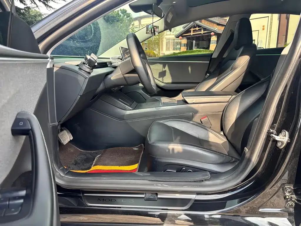 Tesla Model 3 — фото 4