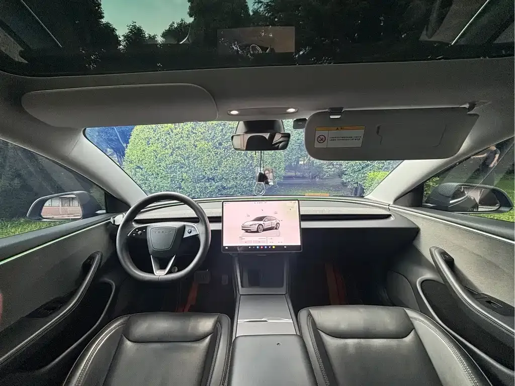 Tesla Model 3 — фото 3
