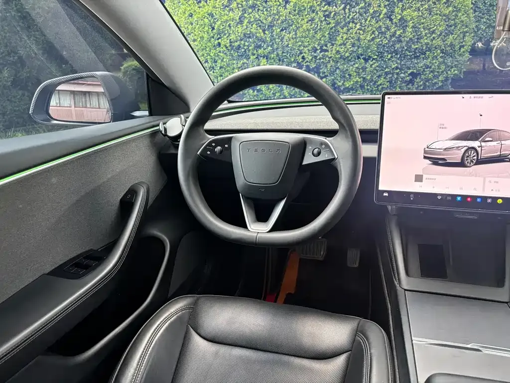 Tesla Model 3 — фото 9