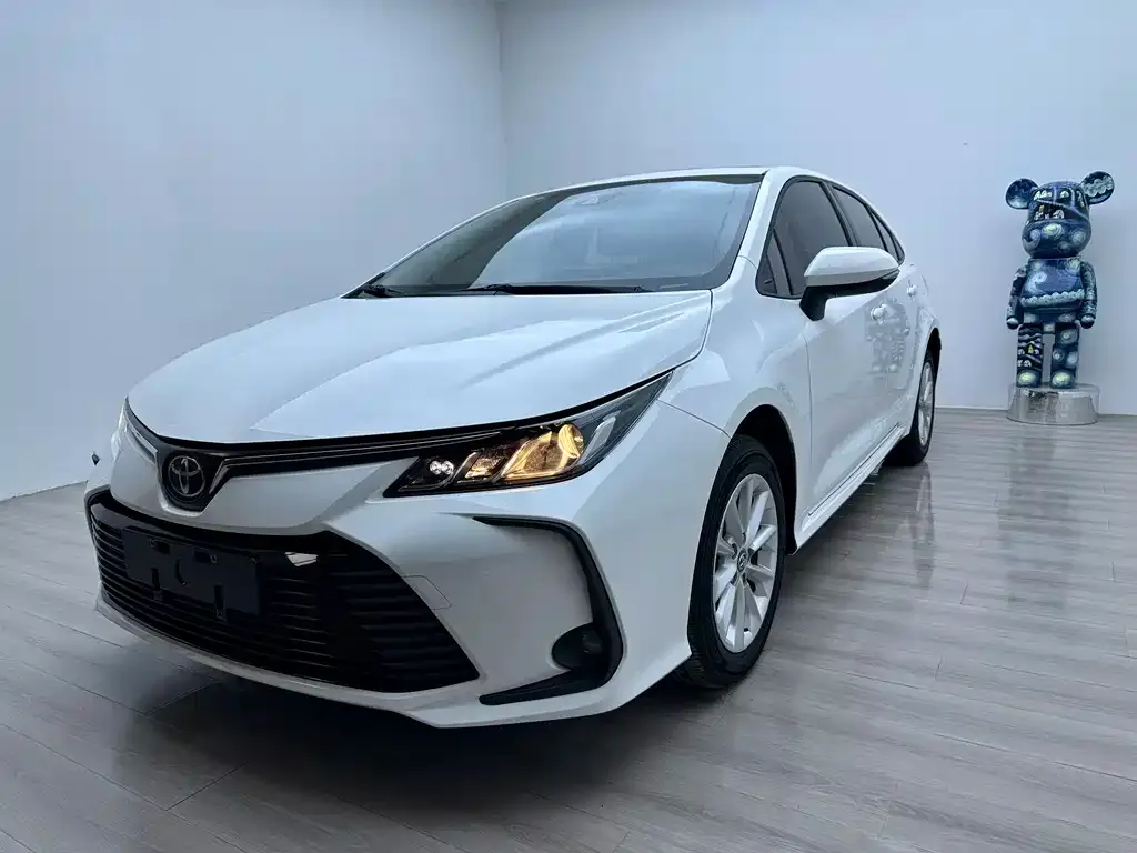 Toyota Corolla — фото 1