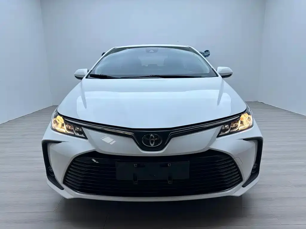 Toyota Corolla — фото 5
