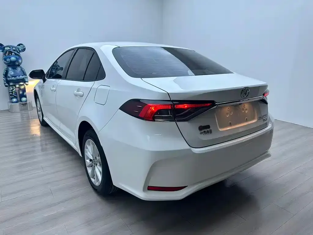 Toyota Corolla — фото 4