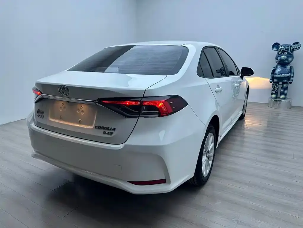 Toyota Corolla — фото 6