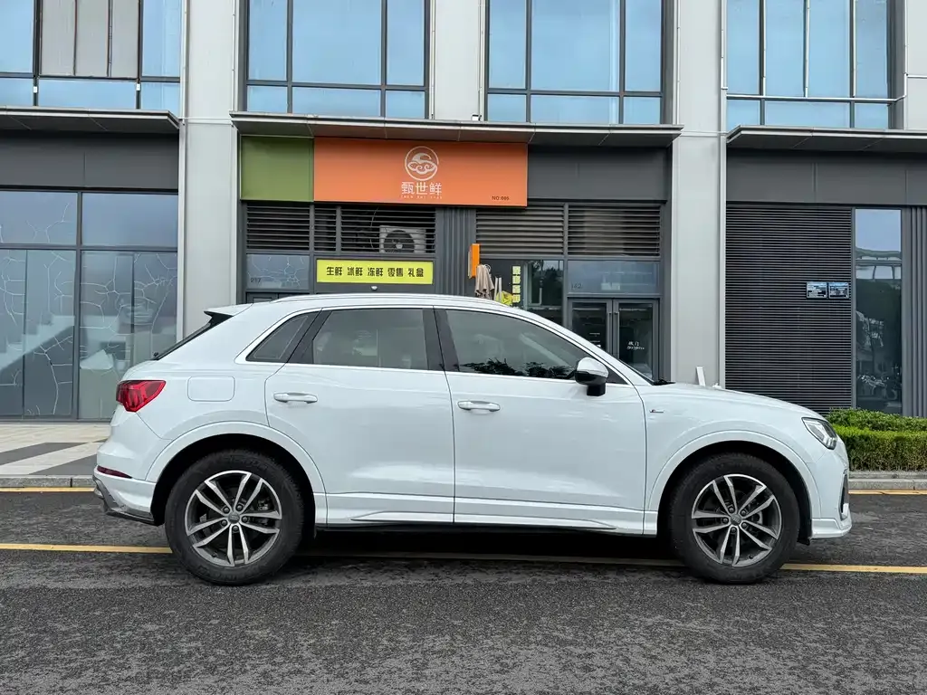 Audi Q3 2021 из CN, фото 3
