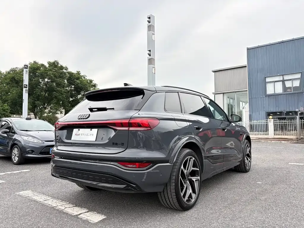 Audi Q6L e-tron — фото 7