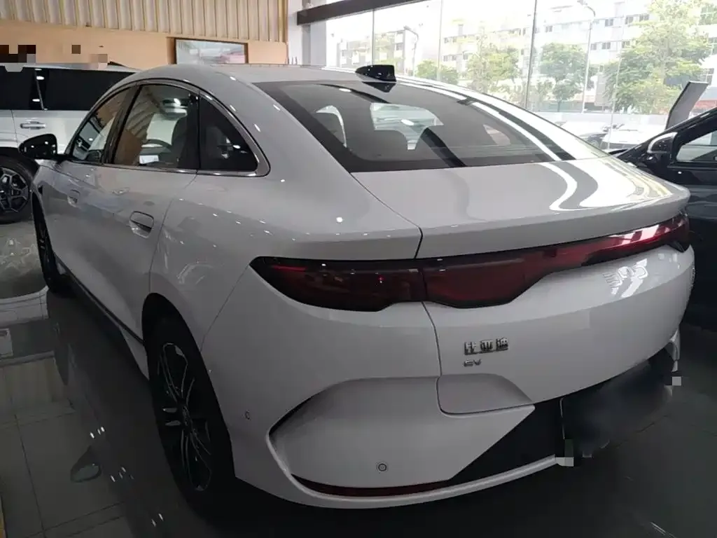 BYD Qin L — фото 9