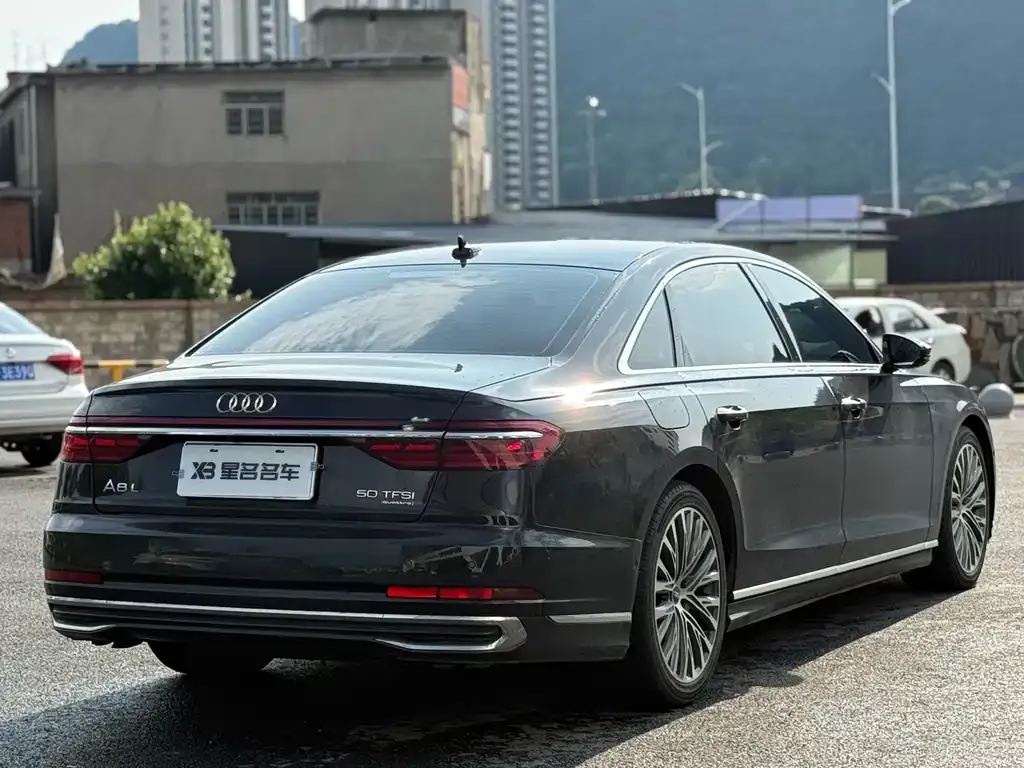 Audi A8 — фото 10