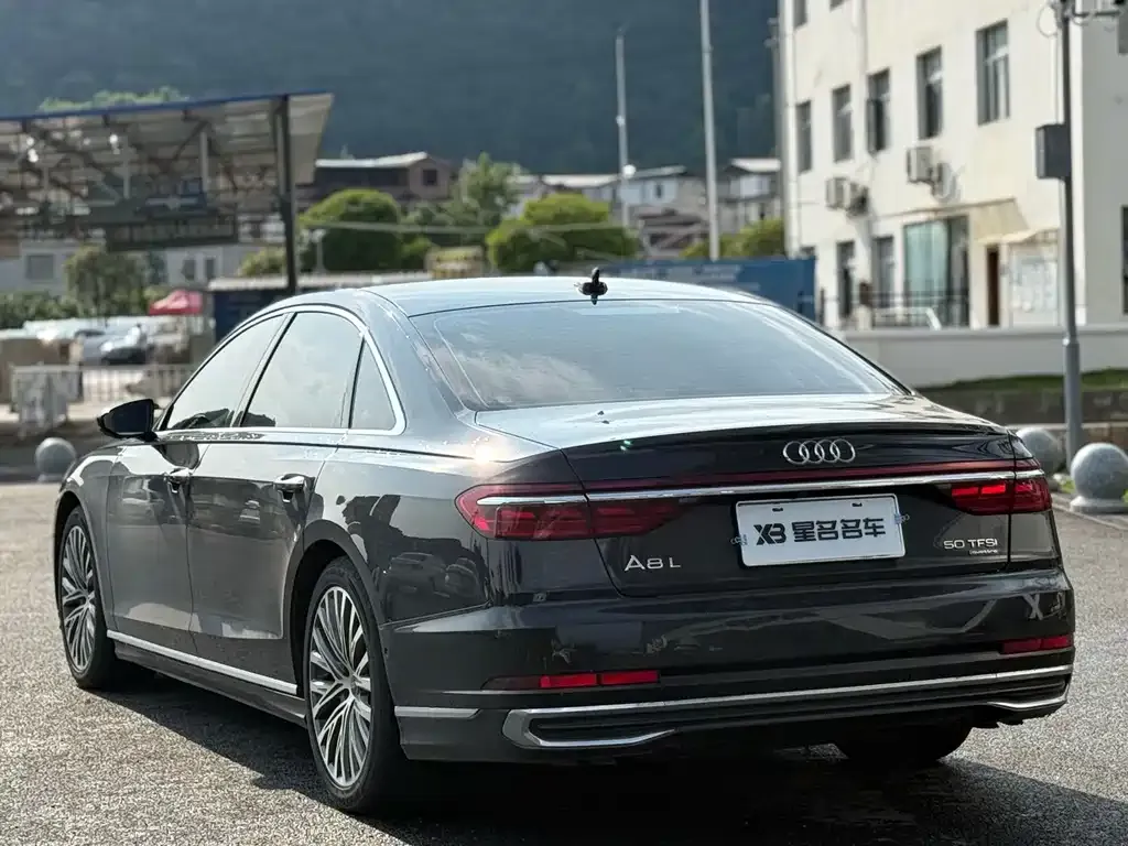 Audi A8 — фото 9