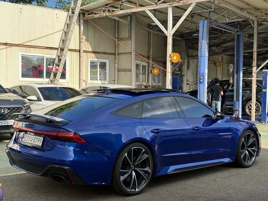 Audi RS7 — фото 9