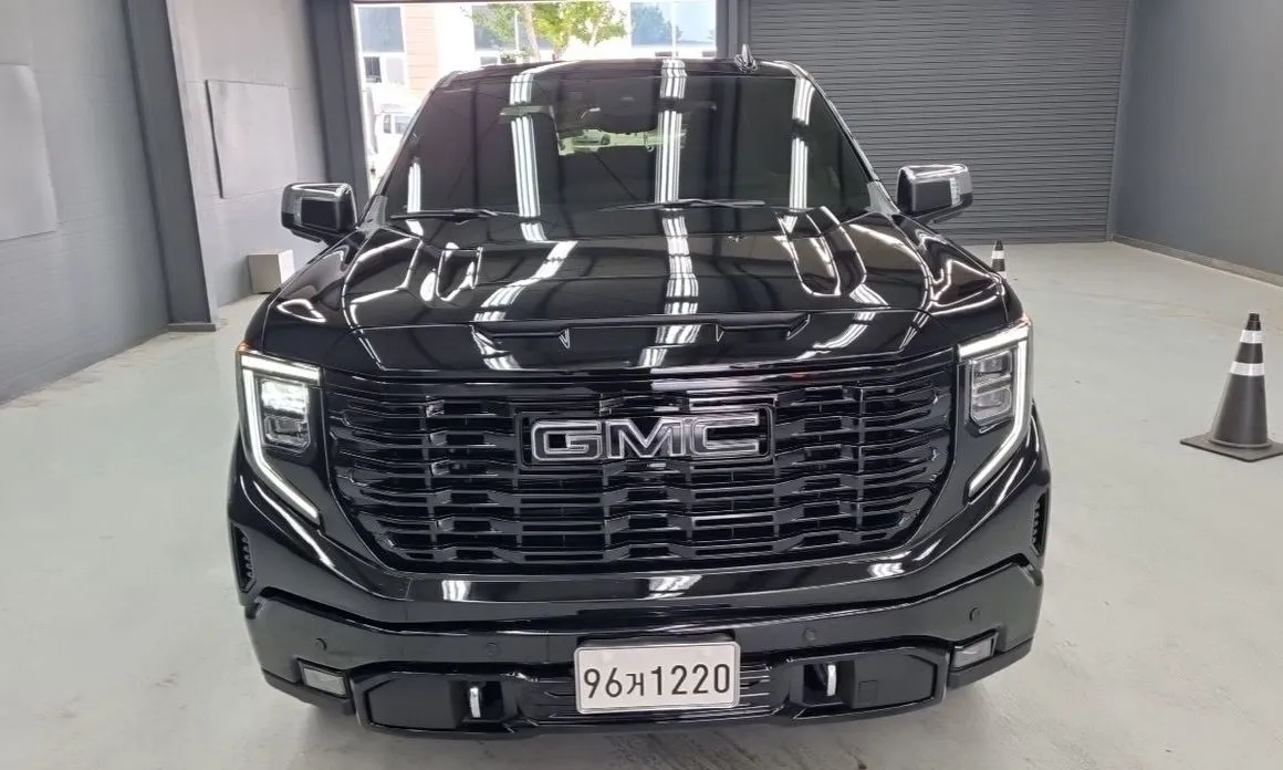 GMC Sierra — фото 1
