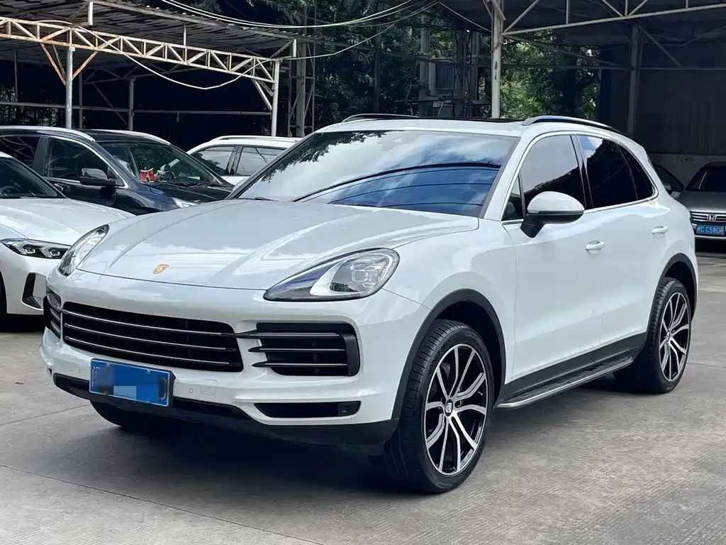Porsche Cayenne — фото 1