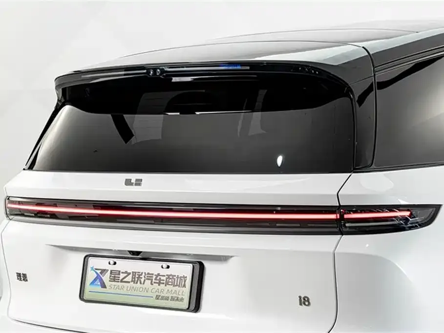 Li Auto i8 — фото 10