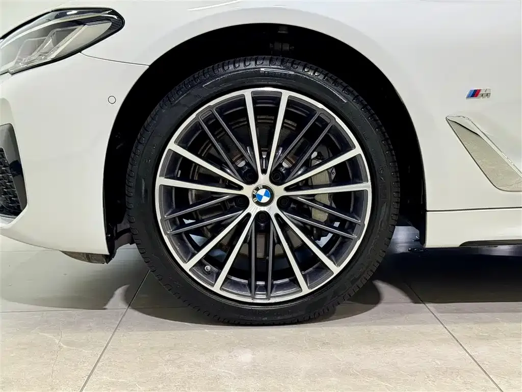 BMW 5 Series — фото 9
