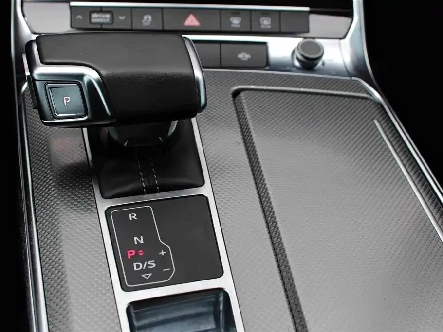Audi A6L New Energy — фото 10
