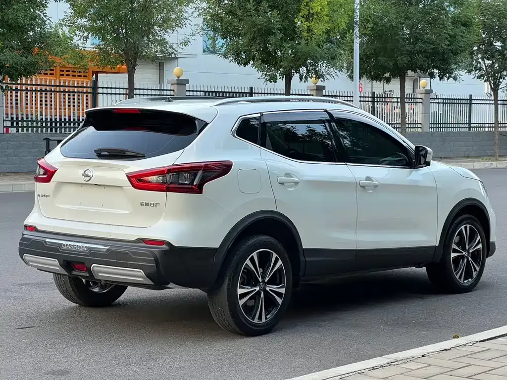 Nissan Qashqai — фото 8
